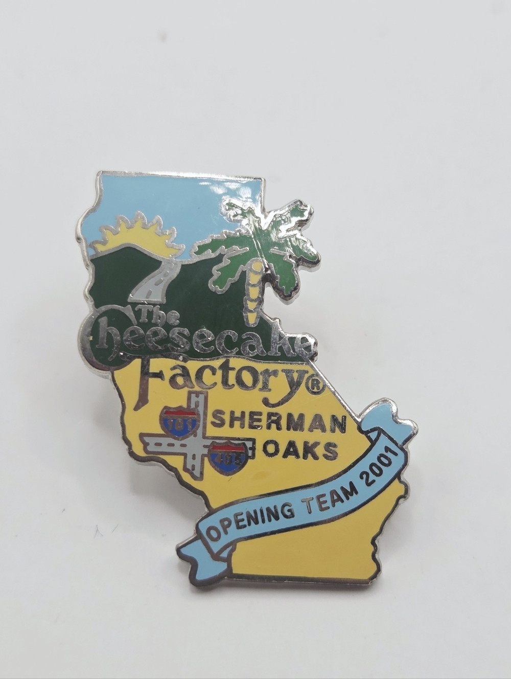 CHEESECAKE FACTORY PIN SHERMAN OAKS CA OPENING TEAM STAFF 2001 STATE SHAPE RARE